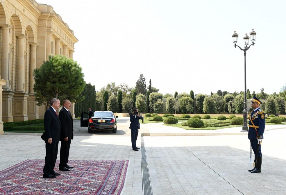 Алиев и Эрдоган провели переговоры тет-а-тет в Баку