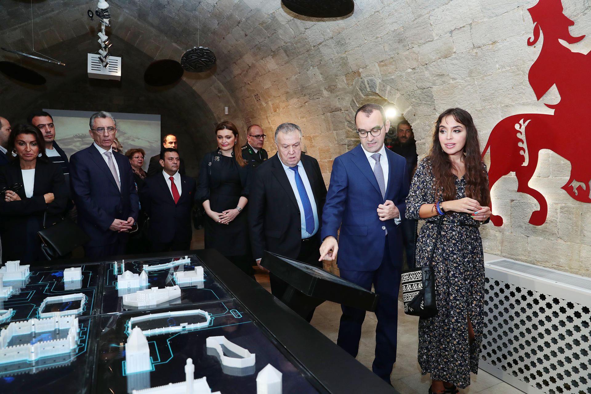 В Дворцовом комплексе Ширваншахов открылась выставка «Наследие Ширваншахов в музеях мира»