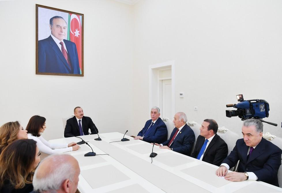 Президент Ильхам Алиев: Происходящие в мире процессы глобализации оказывают воздействие и на азербайджанский язык, мы должны оберегать его от внешнего воздействия