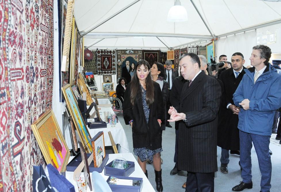 Вице-президент Фонда Гейдара Алиева Лейла Алиева приняла участие в открытии X общереспубликанской творческой выставки (ФОТО) (версия 2)