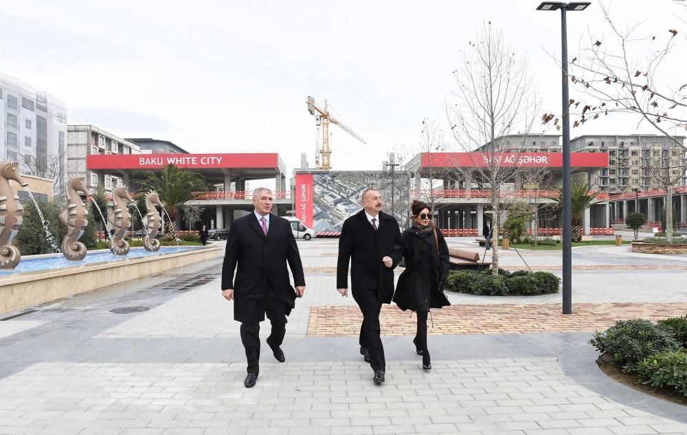 В Баку открыта новая площадь Фонтанов