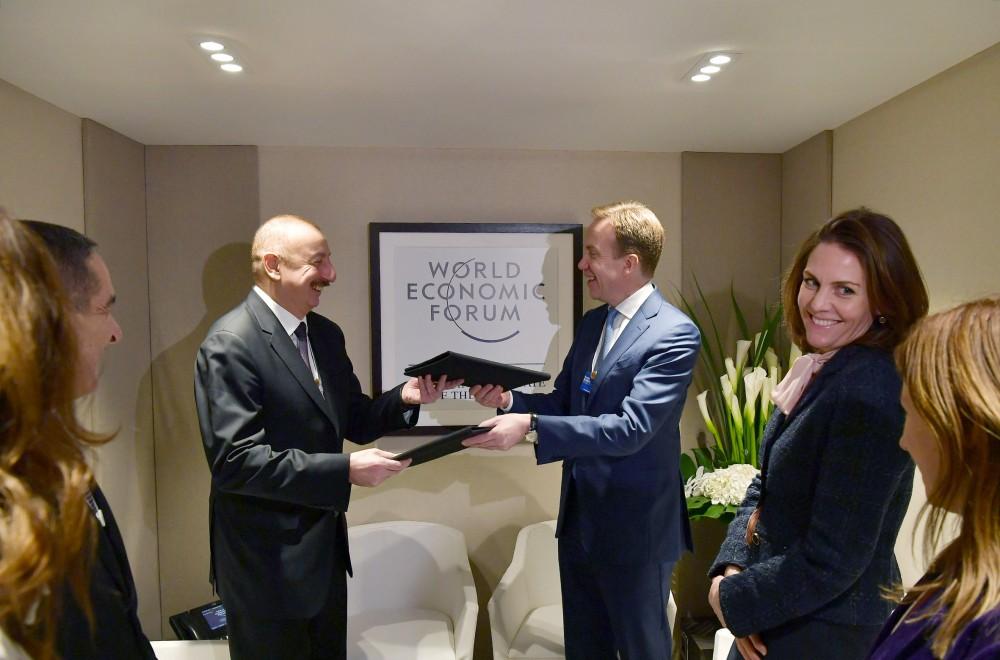 Prezident İlham Əliyev Davosda Dünya İqtisadi Forumunun prezidenti ilə görü ...