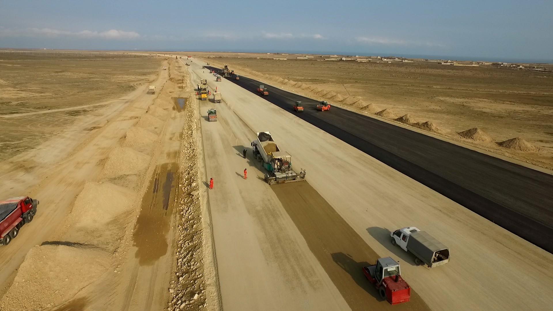 Продолжается строительство новой автодороги Баку-Губа-граница с Россией