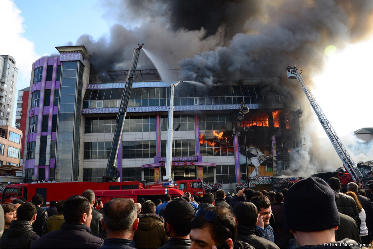 Сильный пожар в Баку: начались работы по демонтажу конструкций [Обновлено]