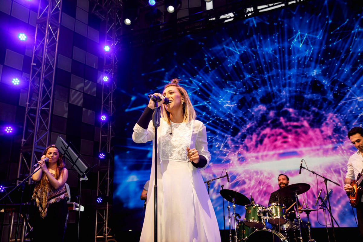 Праздник Новруз в Дубае: Красочный концерт Ройи в City Walk