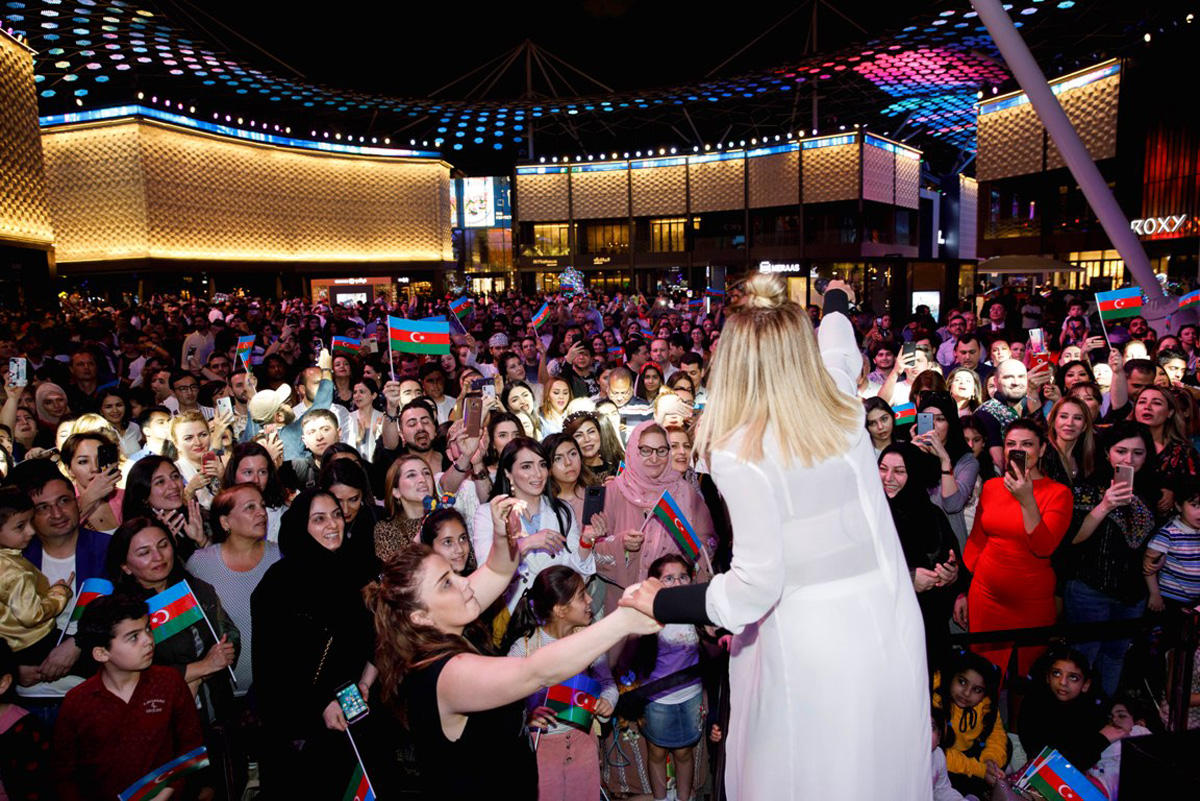 Праздник Новруз в Дубае: Красочный концерт Ройи в City Walk
