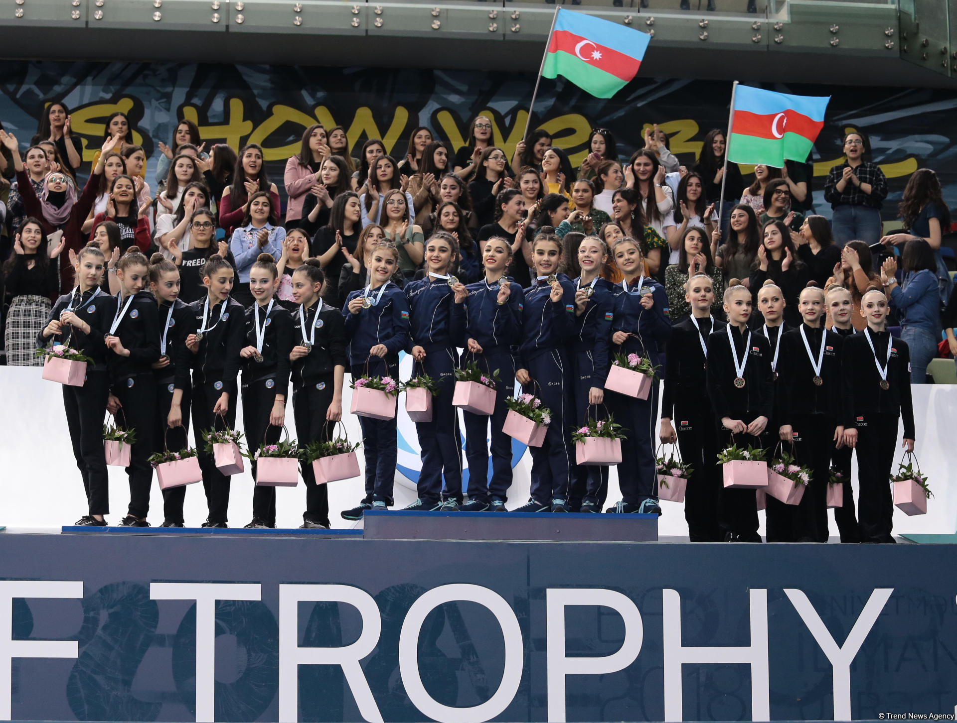 У Азербайджана «золото» и «серебро»: в Баку награждены победители AGF Junior Trophy среди команд в групповых упражнениях с пятью обручами и пятью лентами (ФОТО)
