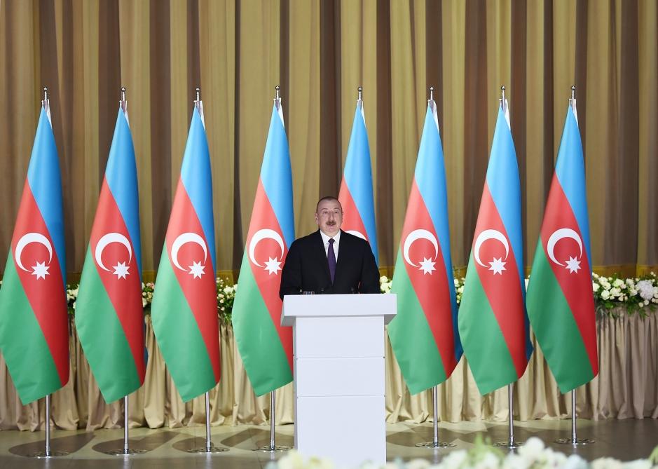 Президент Ильхам Алиев: Вложенные средства, размер которых превышает 260 миллиардов долларов, служат сегодня развитию нашей страны и народа (версия 2)