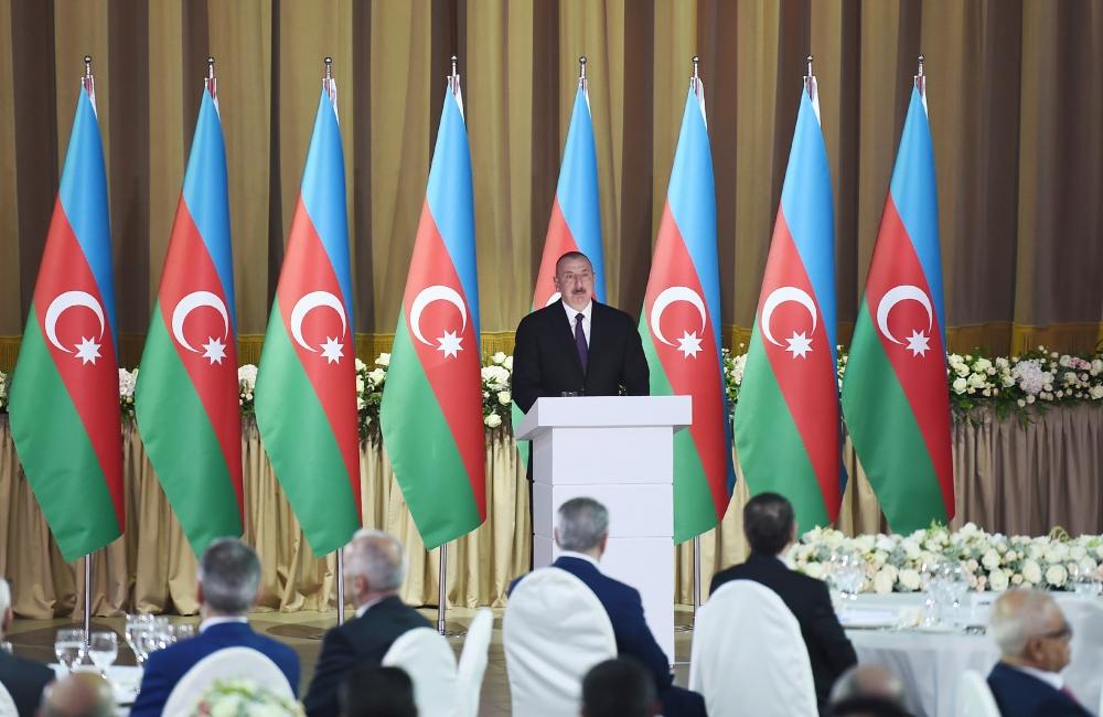 Президент Ильхам Алиев: Азербайджан проводит очень активную работу для того, чтобы стать одним из международных транспортных центров (версия 2)