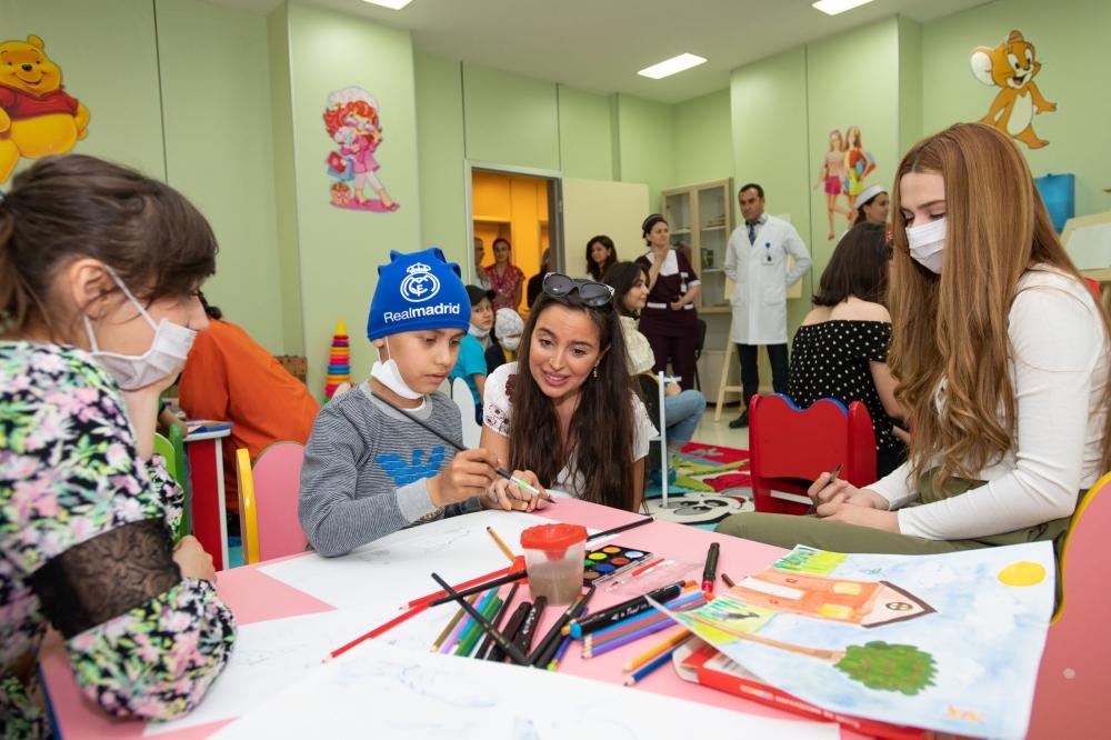Вице-президент Фонда Гейдара Алиева Лейла Алиева побывала в Детской клинике Национального центра онкологии (ФОТО)