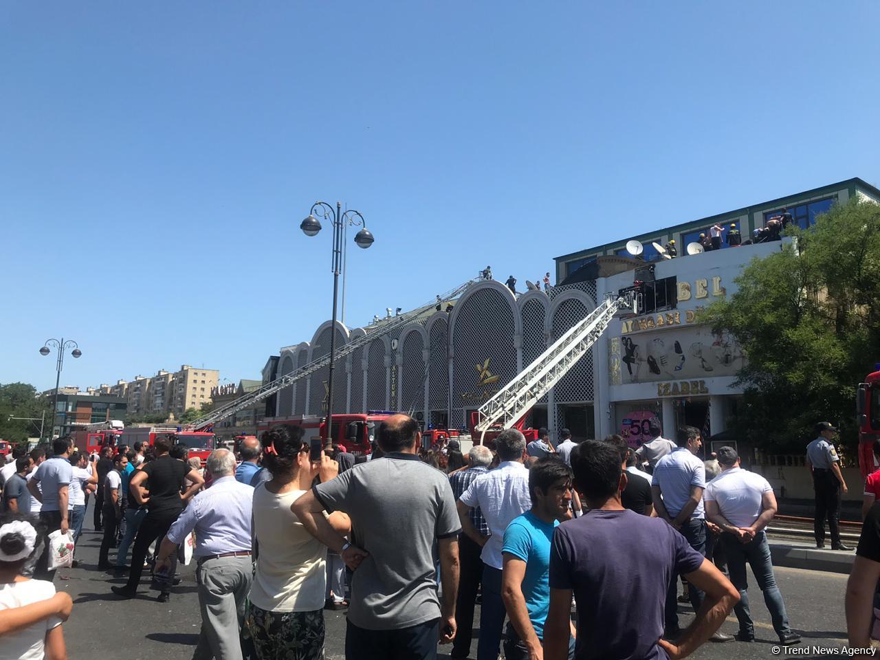 Пожар в крупном торговом объекте в Баку потушен