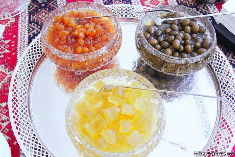 В Баку представлены вкусные блюда исламской кухни "Halal S&#601;rgisi"