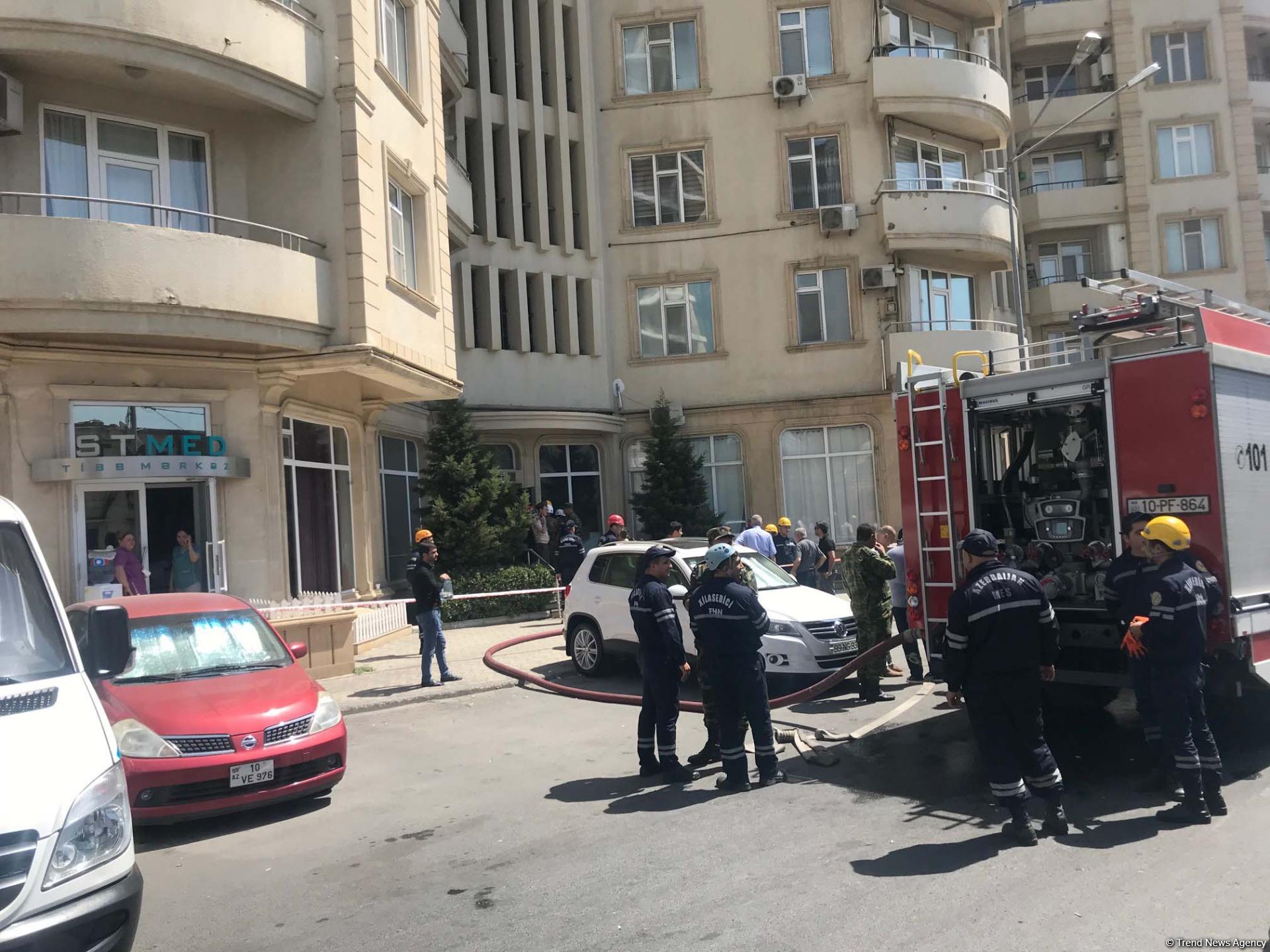 Bakıda çoxmərtəbəli binada yanğın zamanı 17 nəfər təxliyə olunub (FOTO) (YENİLƏNİB-2)