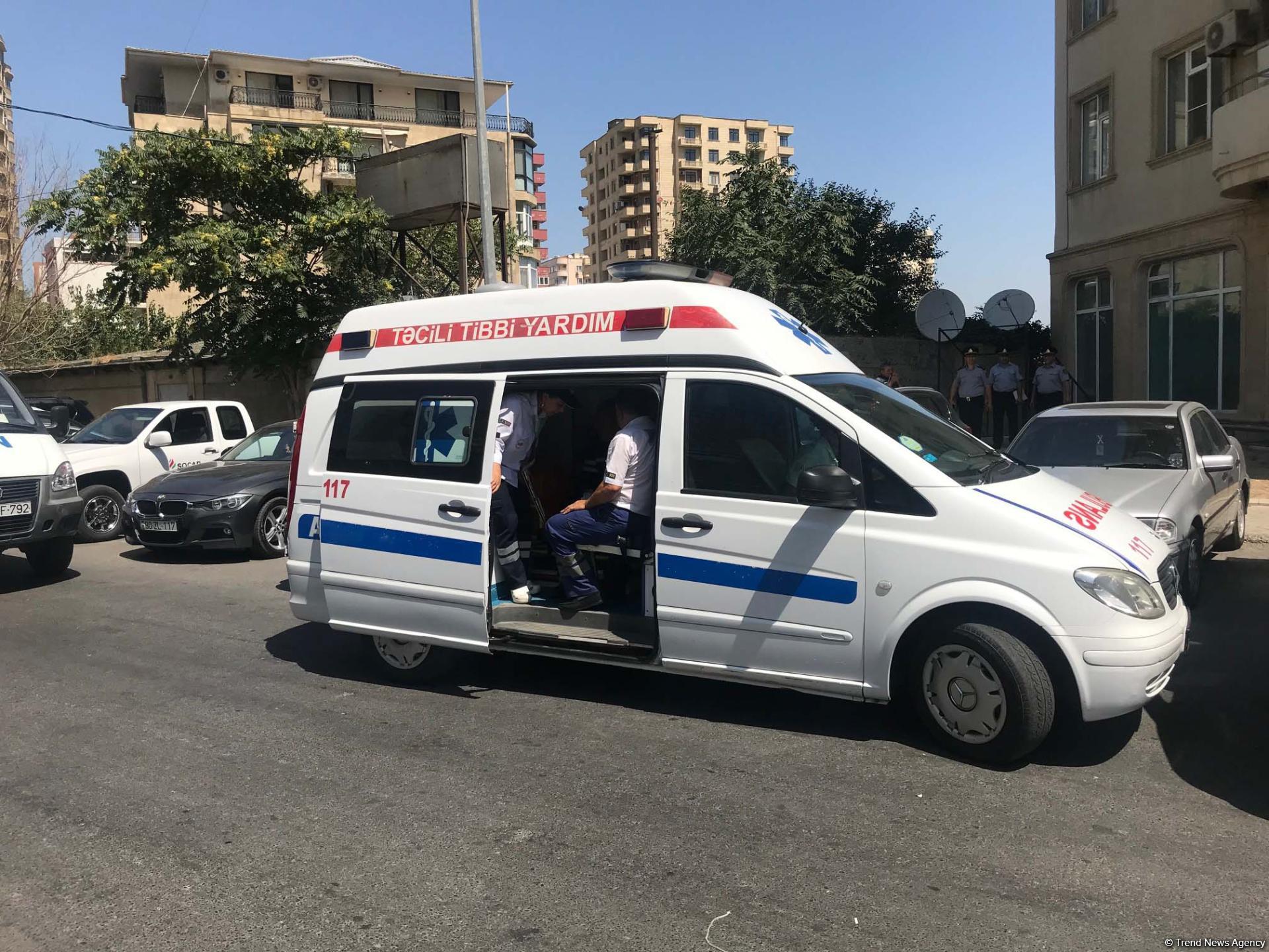 Bakıda çoxmərtəbəli binada yanğın zamanı 17 nəfər təxliyə olunub (FOTO) (YENİLƏNİB-2)