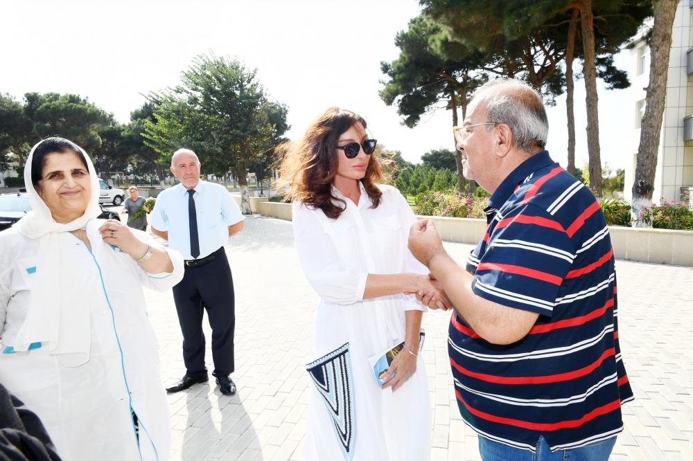 Birinci vitse-prezident Mehriban Əliyeva Bilgəhdəki Pensiya yaşına çatmış şəxslər üçün sosial xidmət müəssisəsində olub (FOTO)