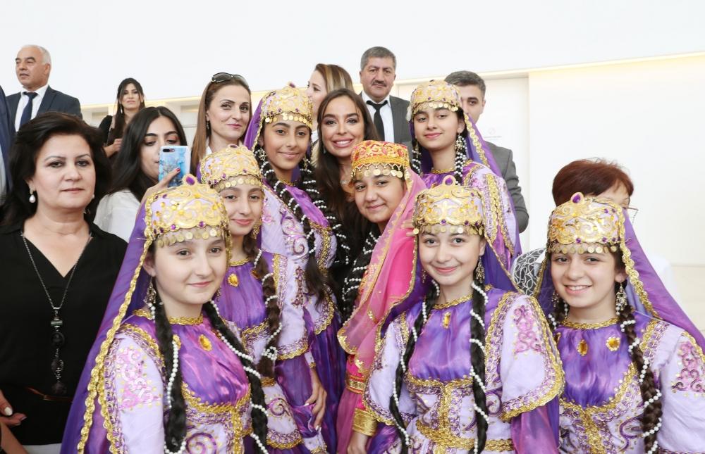 Azərbaycanın Birinci vitse-prezidenti Mehriban Əliyeva Heydər Əliyev Mərkəzində məcburi köçkünlərin tədbirində iştirak edib (FOTO)