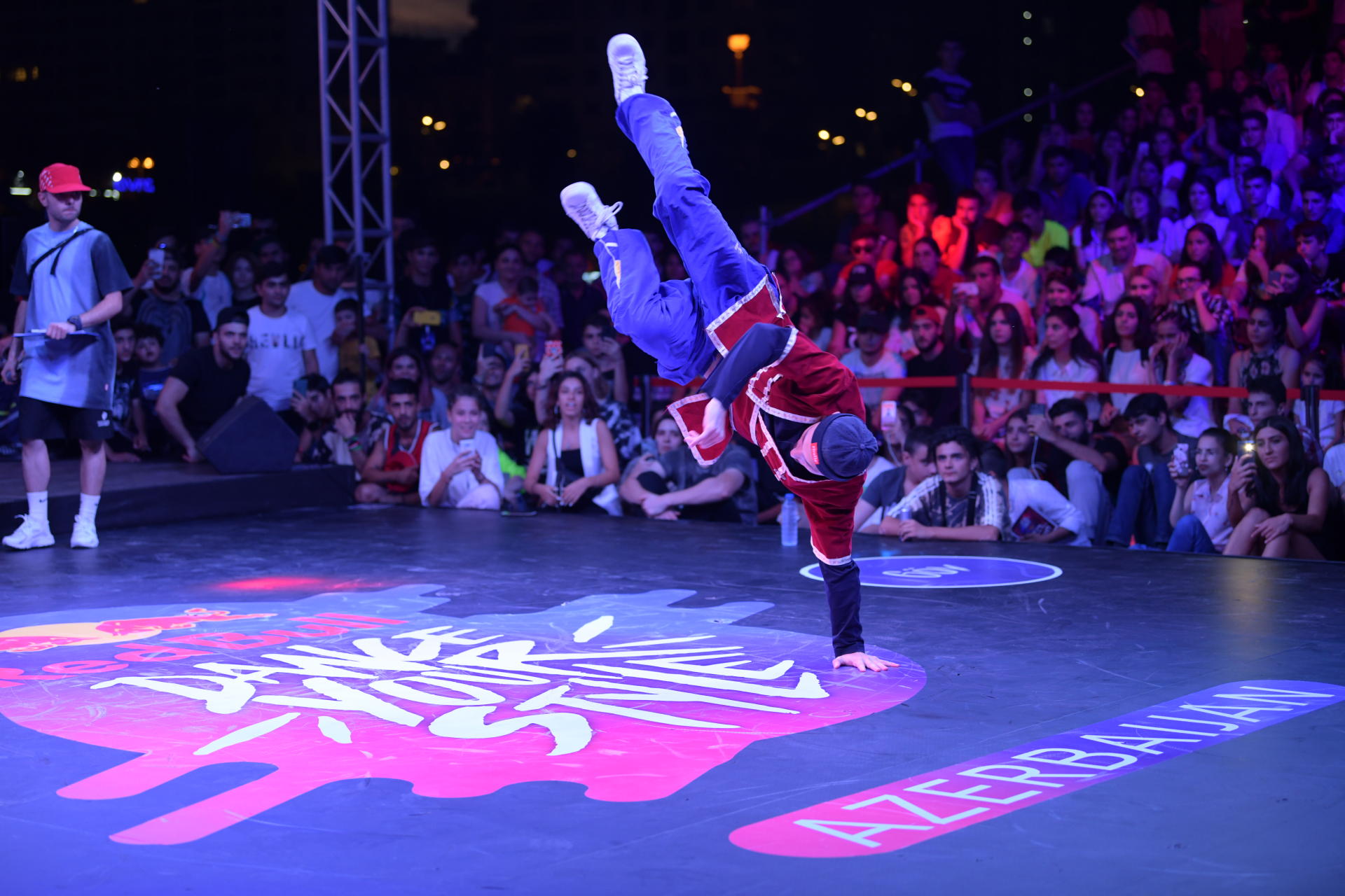 Heydər Əliyev Mərkəzinin parkında “Red Bull Dance Your Style” beynəlxalq rəqs yarışması keçirilib (FOTO)
