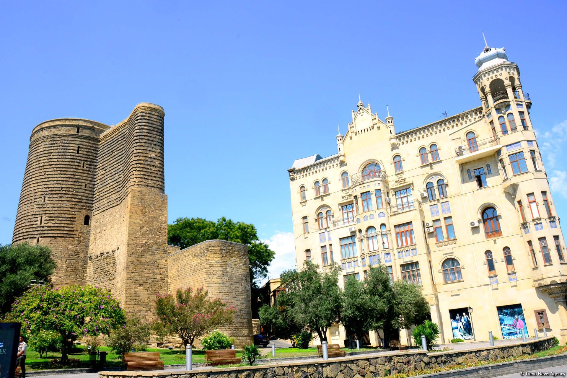 Baku's Mysterious Tower (PHOTO)