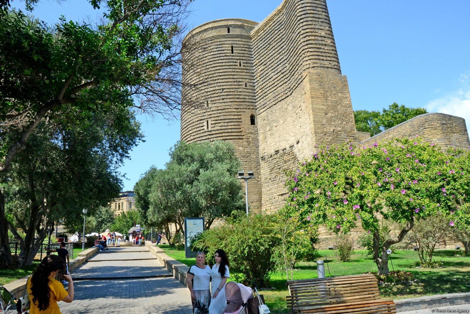 Baku's Mysterious Tower (PHOTO)