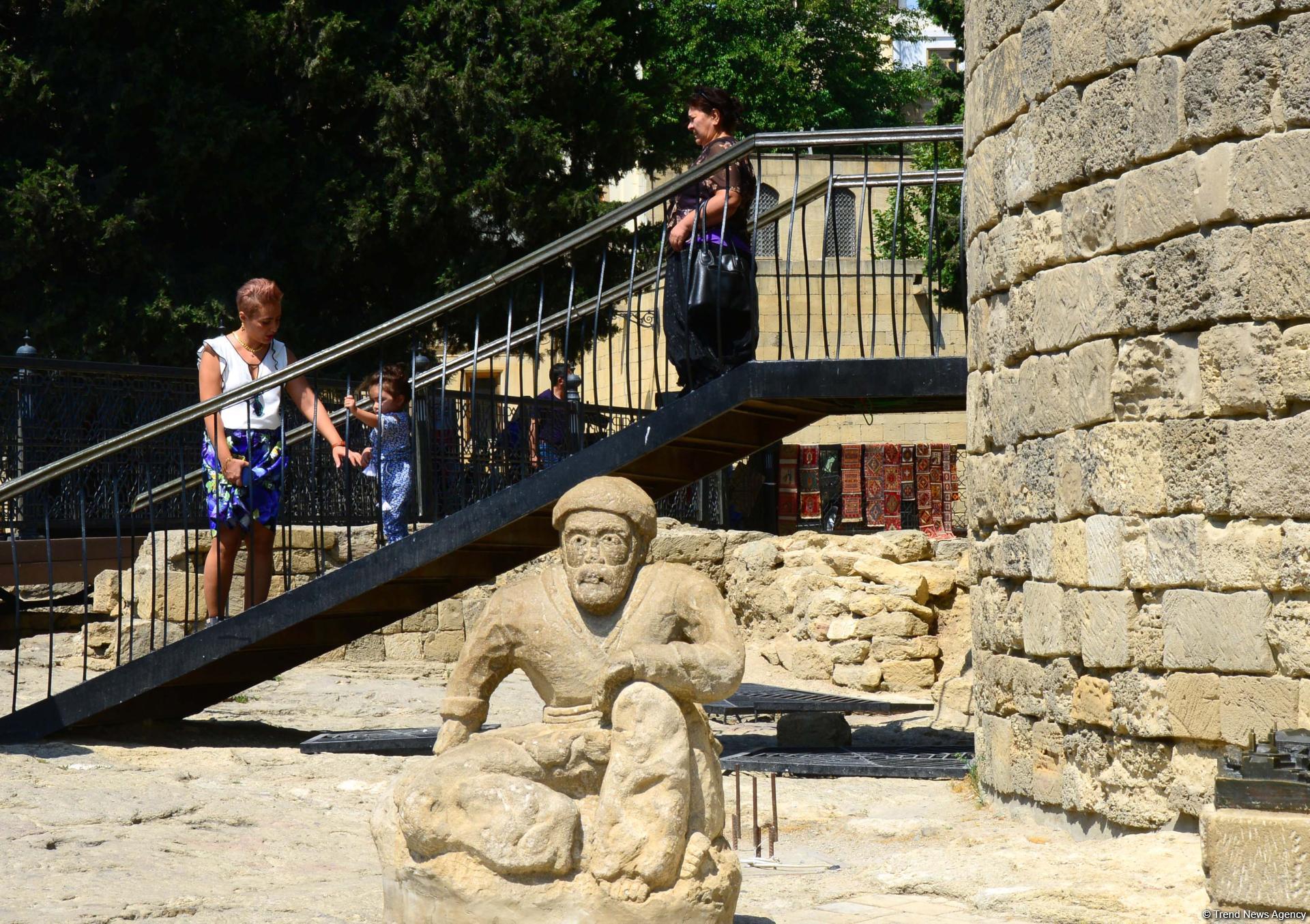 Baku's Mysterious Tower (PHOTO)