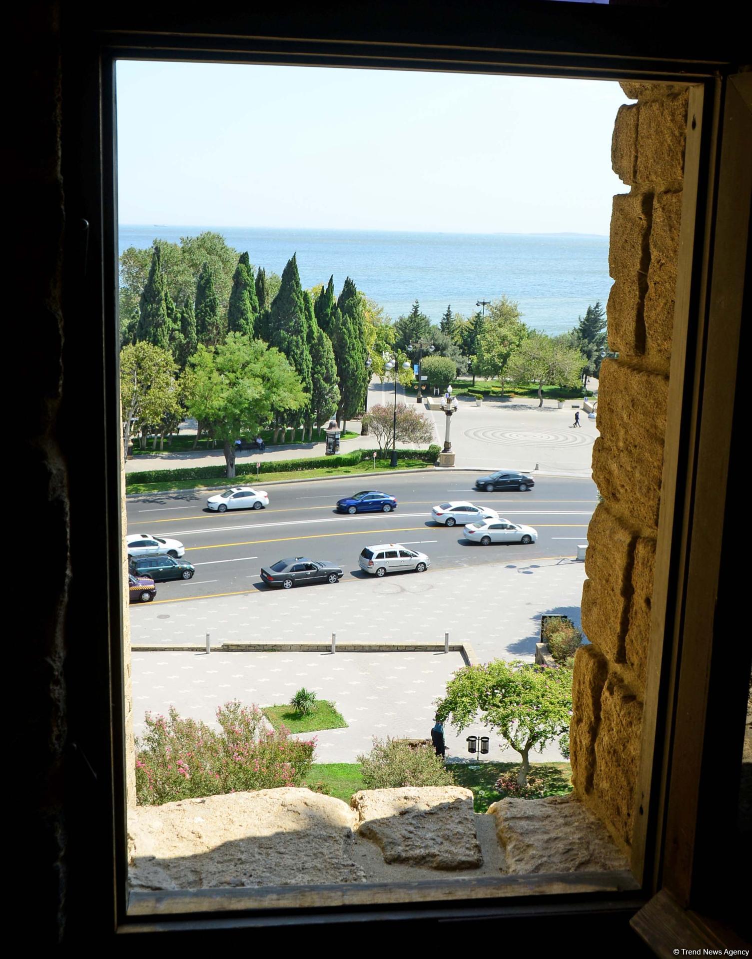 Baku's Mysterious Tower (PHOTO)