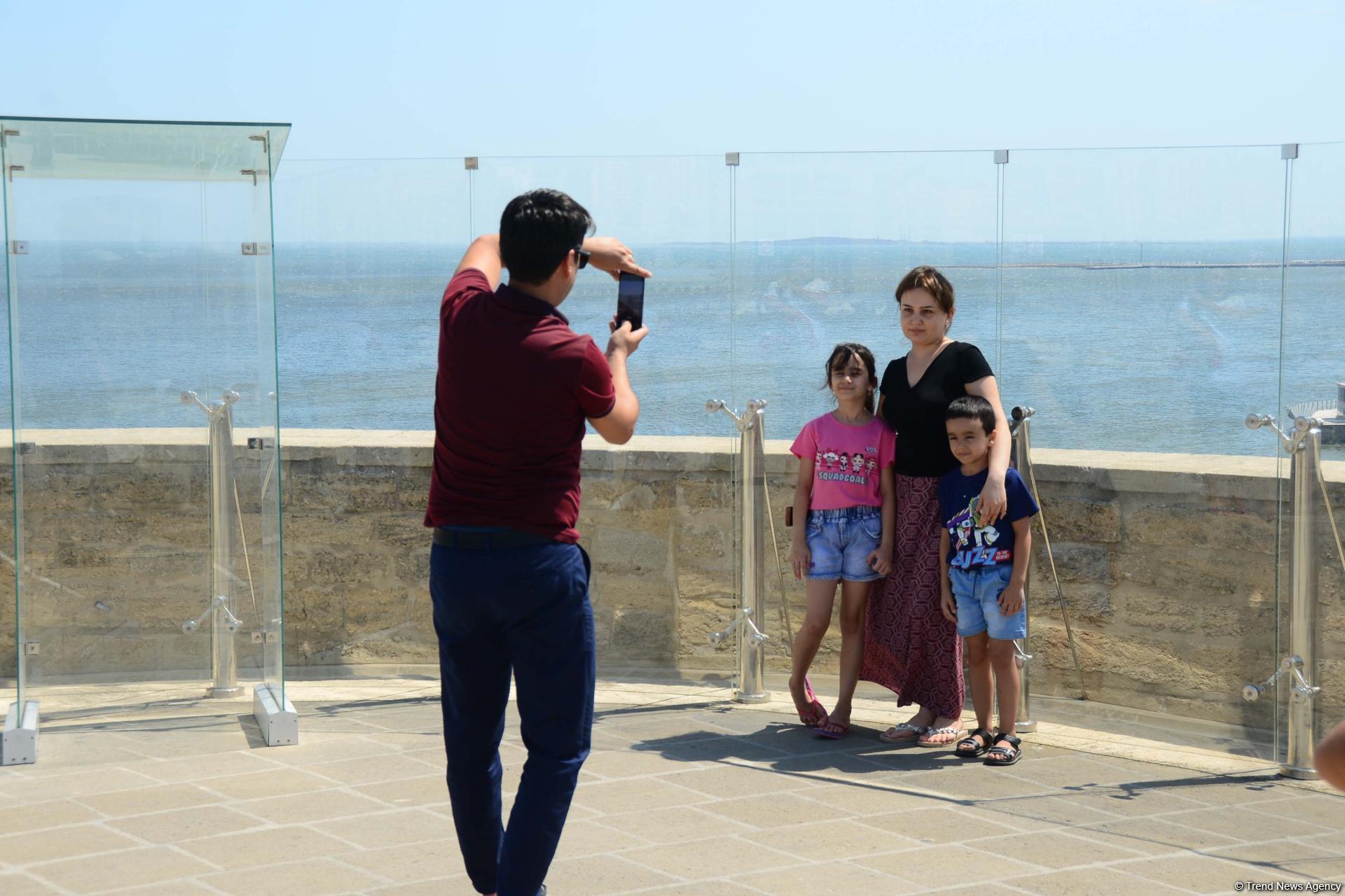 Baku's Mysterious Tower (PHOTO)