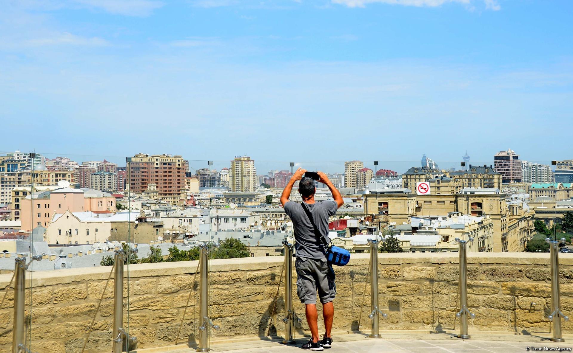 Baku's Mysterious Tower (PHOTO)