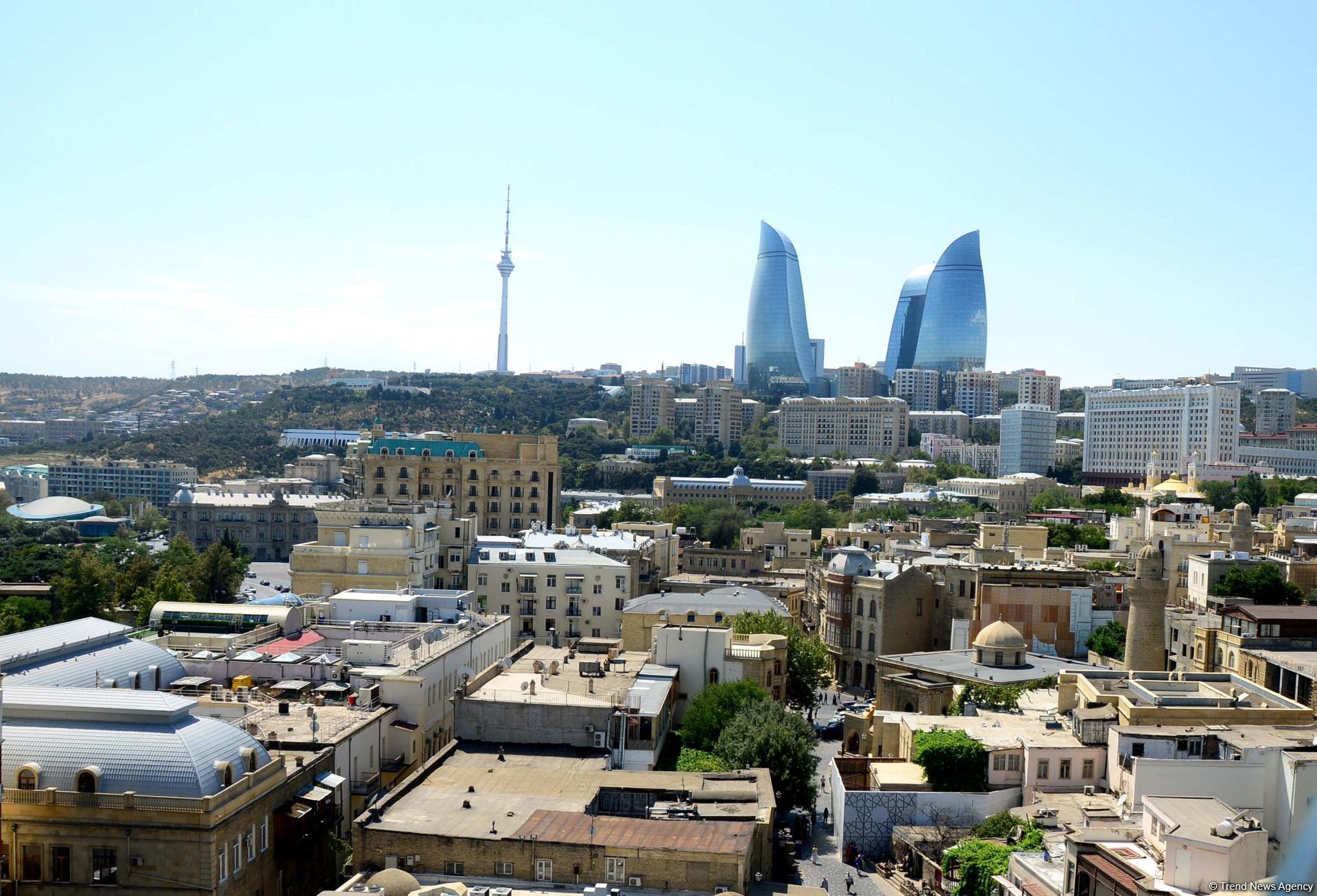 Baku's Mysterious Tower (PHOTO)