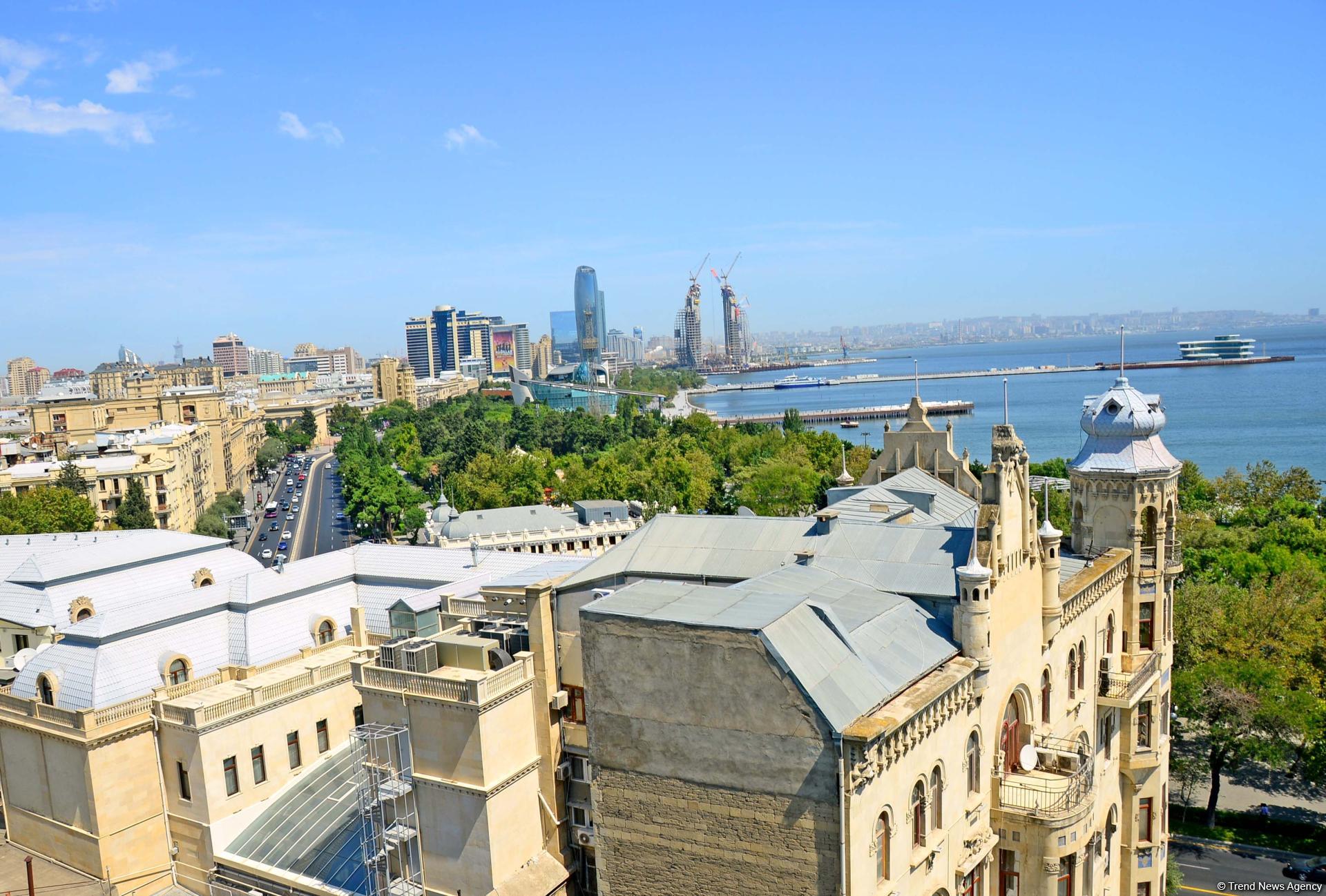 Baku's Mysterious Tower (PHOTO)