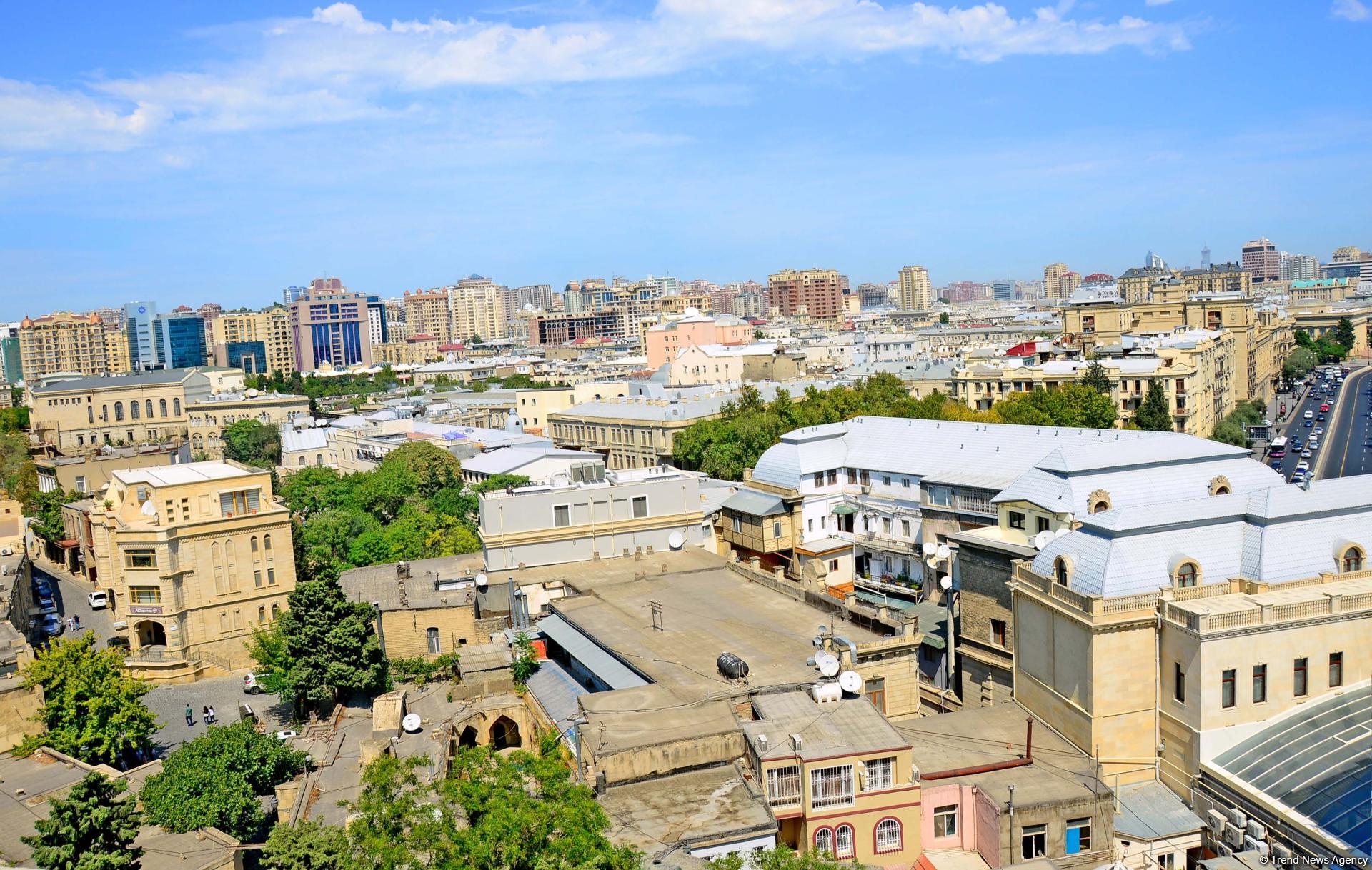 Baku's Mysterious Tower (PHOTO)