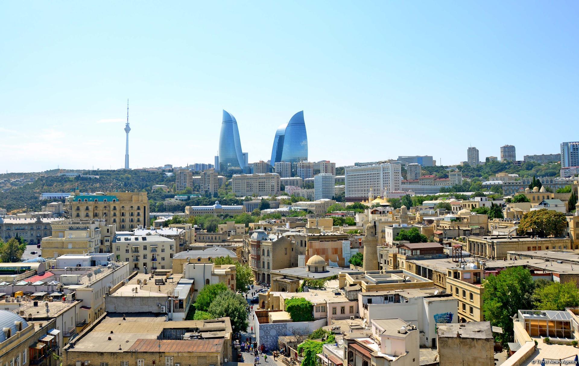 Baku's Mysterious Tower (PHOTO)