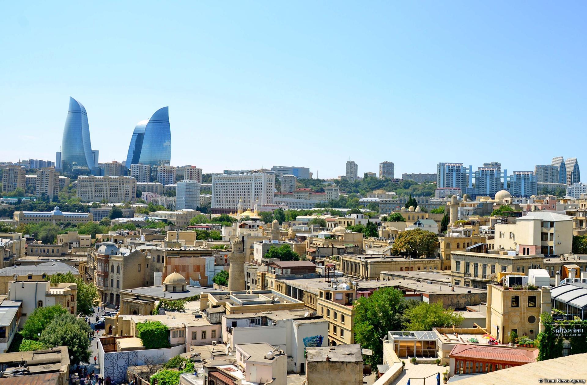 Baku's Mysterious Tower (PHOTO)