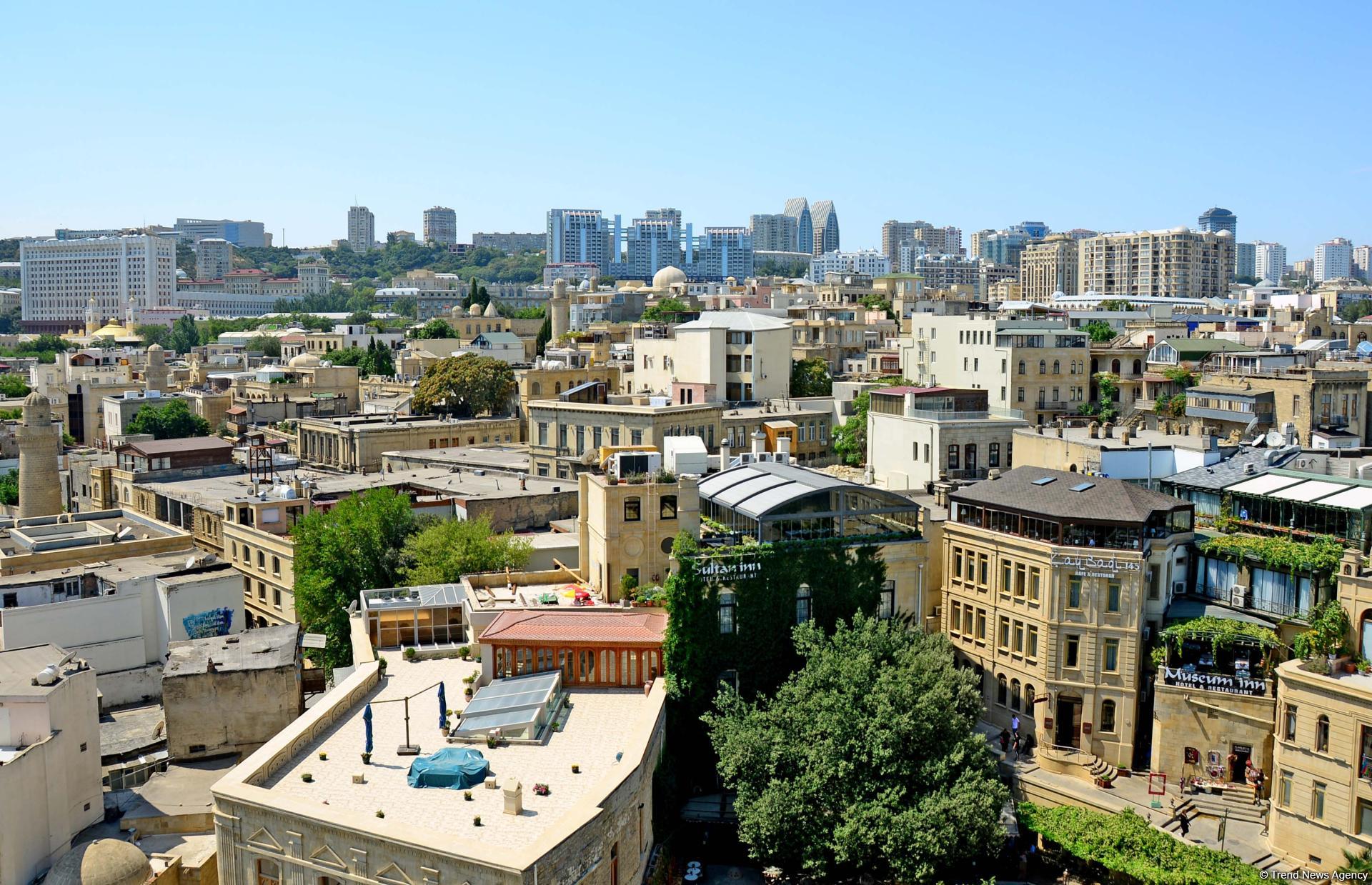 Baku's Mysterious Tower (PHOTO)