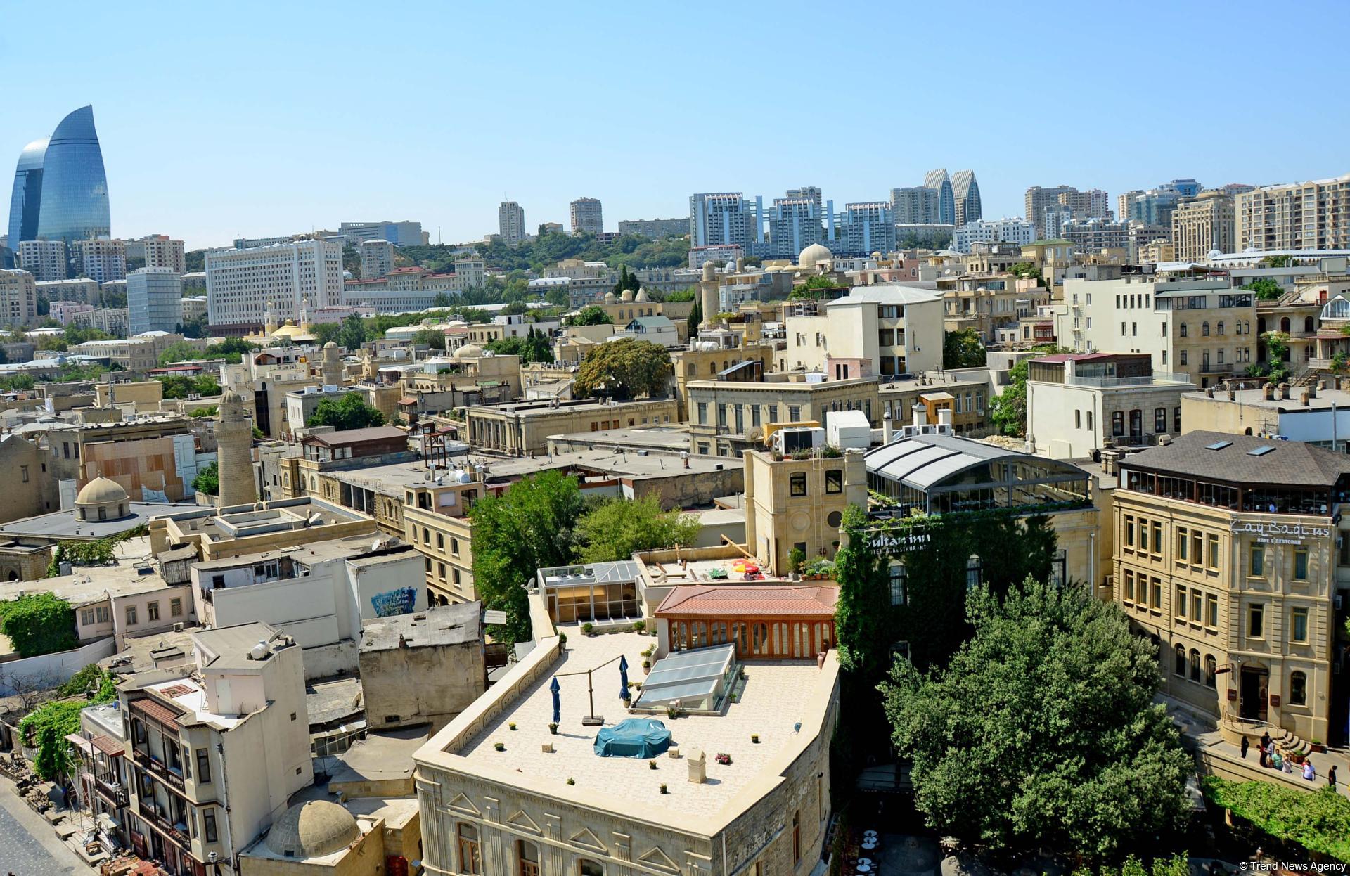 Baku's Mysterious Tower (PHOTO)