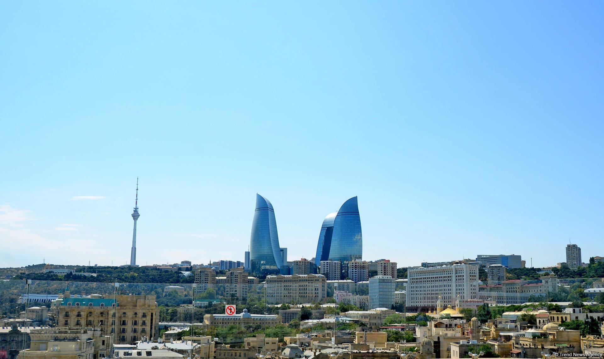 Baku's Mysterious Tower (PHOTO)