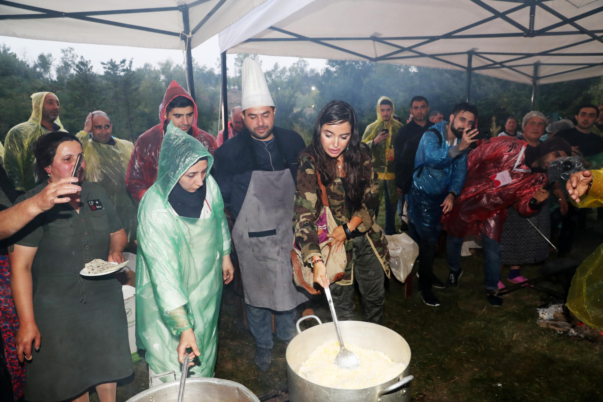 Heydər Əliyev Fondunun vitse-prezidenti Leyla Əliyeva Üzüm və Şərab Festivalında təşkil edilən pavilyonlarla tanış olub (FOTO)