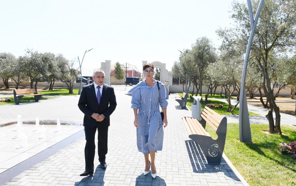 Birinci vitse-prezident Mehriban Əliyeva Kürdəxanıda yeni yaradılan istirahət parkı ilə tanış olub (FOTO)