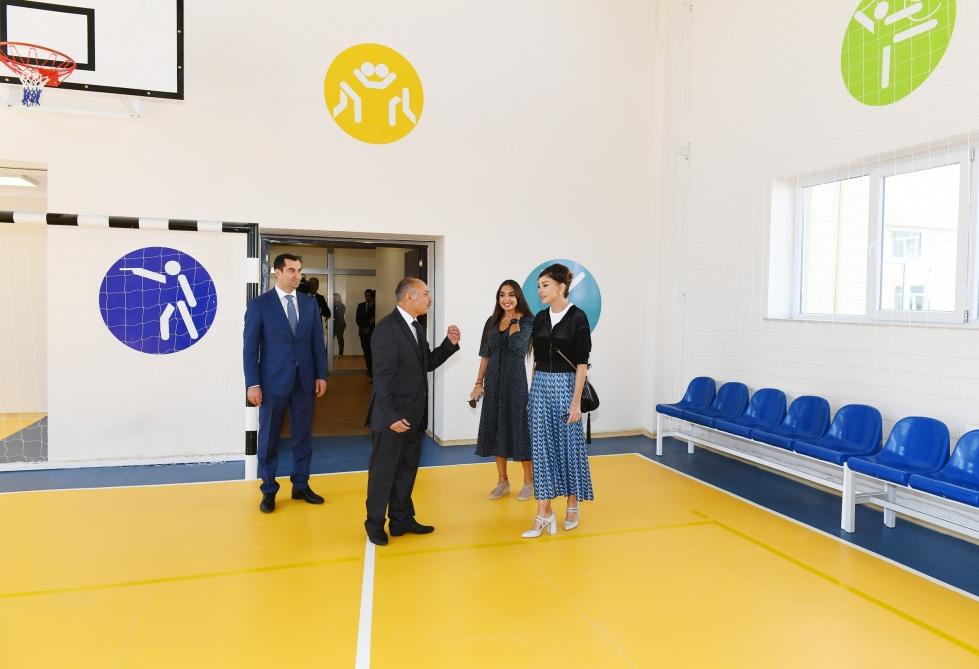 Birinci vitse-prezident Mehriban Əliyeva Şamaxıda Məlikçobanlı kənd tam orta məktəbinin açılışında iştirak edib (FOTO)