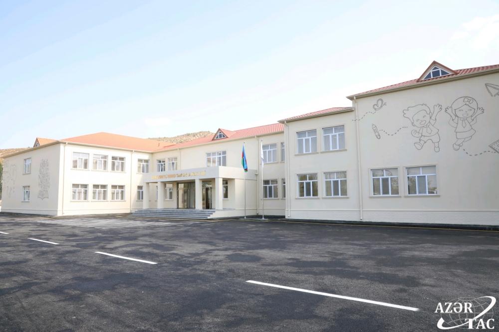 Ağsu və İsmayıllıda Heydər Əliyev Fondu tərəfindən inşa olunan yeni məktəb binaları istifadəyə verilib (FOTO)