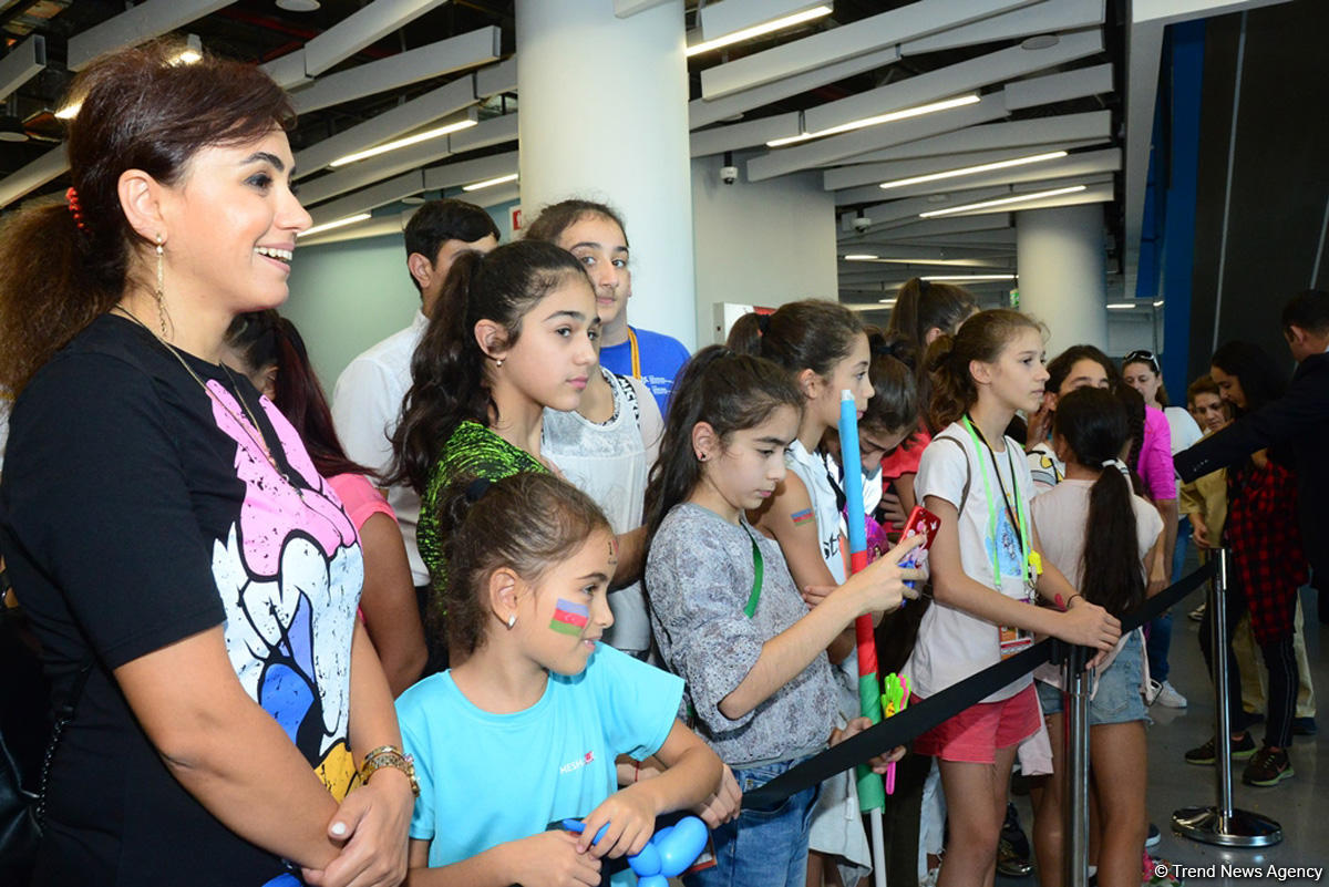 Bakıda Yana Batırşinanın gimnastika lenti hərracda 2500 avroya satıldı (FOTO)