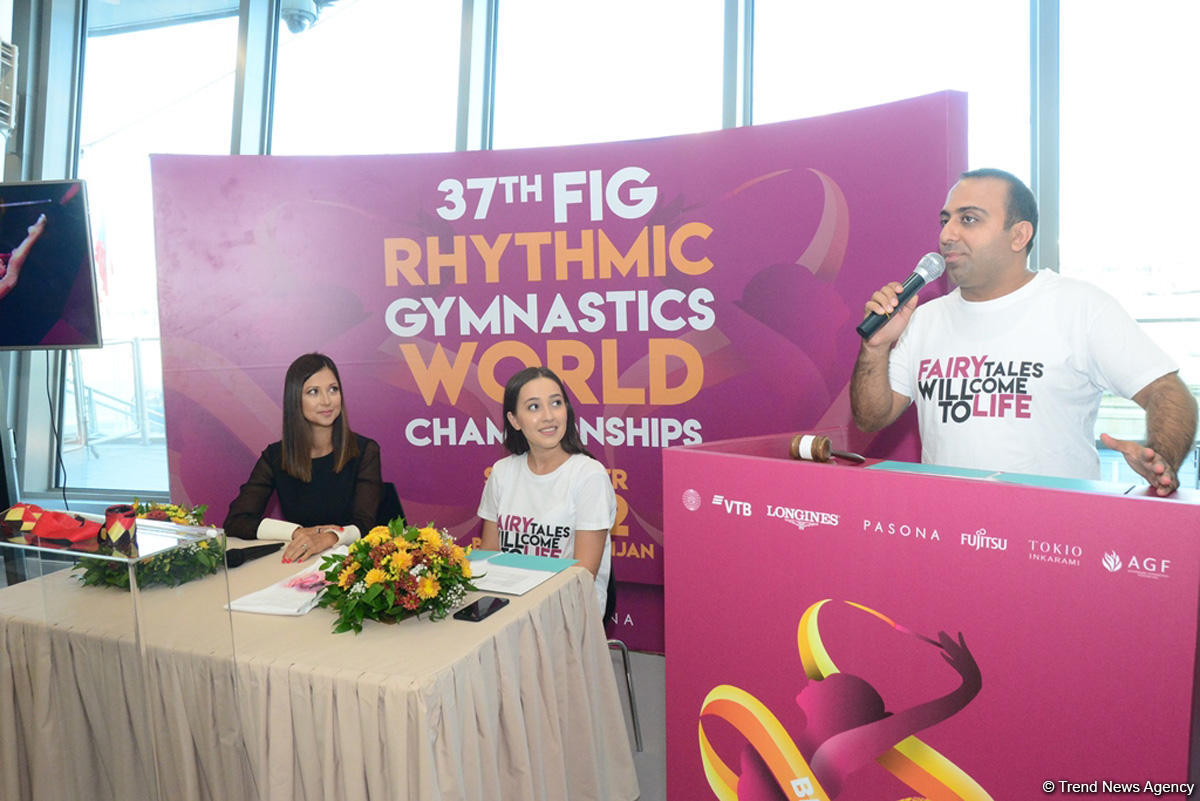 Bakıda Yana Batırşinanın gimnastika lenti hərracda 2500 avroya satıldı (FOTO)