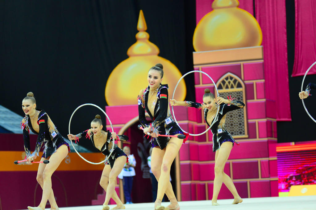 Milli Gimnastika Arenasında dünya çempionatı çərçivəsində qrup hərəkətlərdə komanda yarışları davam edir (FOTO)