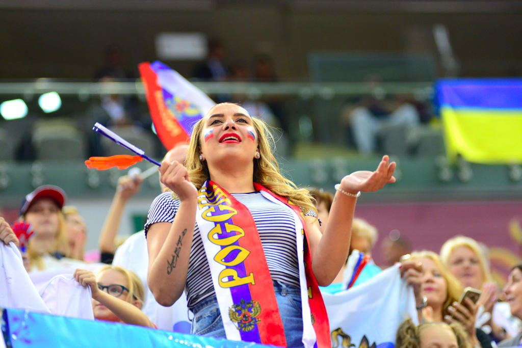 Milli Gimnastika Arenasında dünya çempionatı çərçivəsində qrup hərəkətlərdə komanda yarışları davam edir (FOTO)