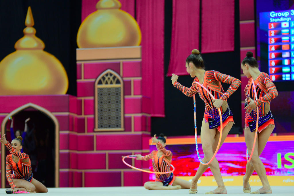 Milli Gimnastika Arenasında dünya çempionatı çərçivəsində qrup hərəkətlərdə komanda yarışları davam edir (FOTO)