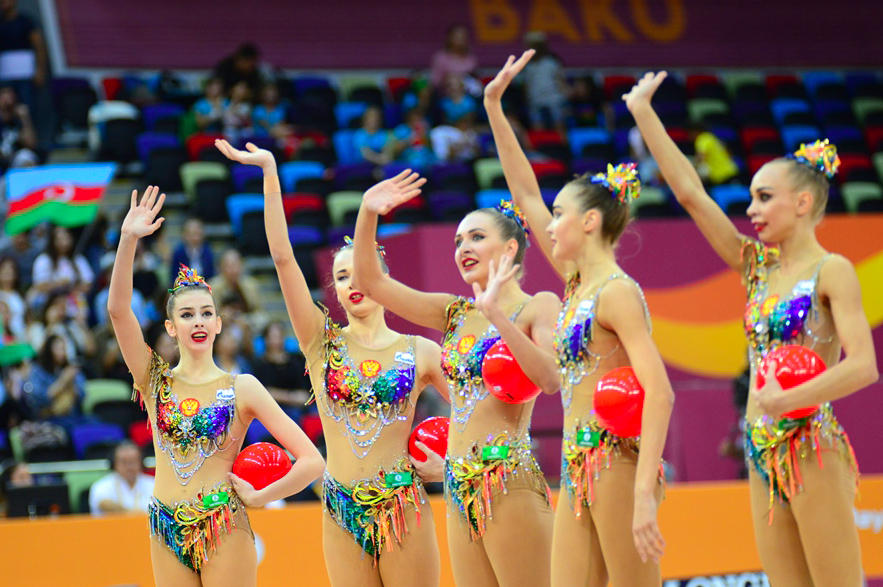 Milli Gimnastika Arenasında dünya çempionatı çərçivəsində qrup hərəkətlərdə komanda yarışları davam edir (FOTO)