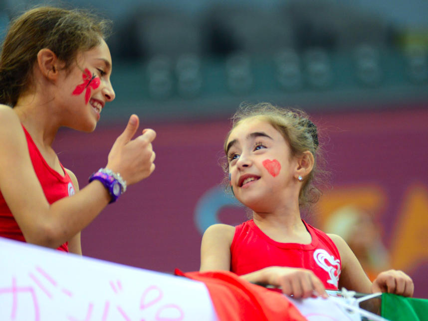 Milli Gimnastika Arenasında dünya çempionatı çərçivəsində qrup hərəkətlərdə komanda yarışları davam edir (FOTO)