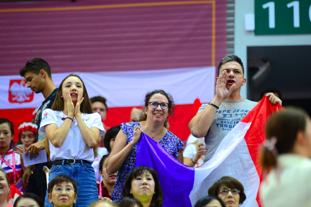 Milli Gimnastika Arenasında dünya çempionatı çərçivəsində qrup hərəkətlərdə komanda yarışları davam edir (FOTO)