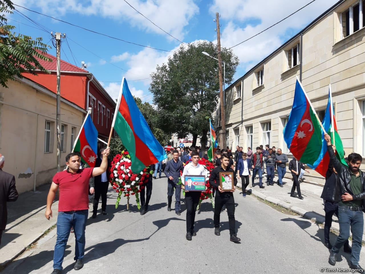 Həlak olan əsgərimiz son mənzilə yola salınır (FOTO) (YENİLƏNİB)