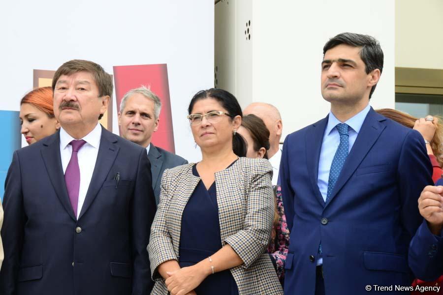 VI Bakı Beynəlxalq Kitab Sərgi-Yarmarkası açılıb (FOTO)