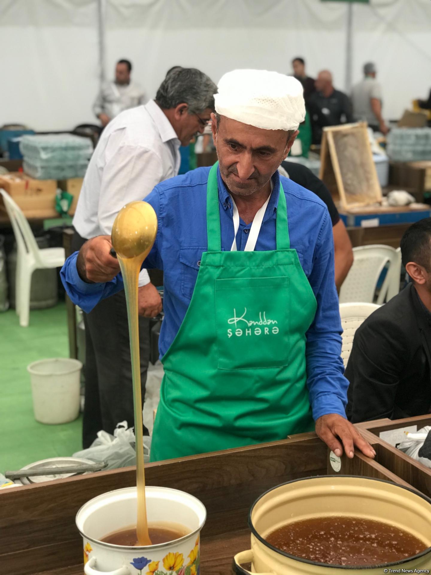 Bakıda bal yarmarkası açıldı (FOTO)